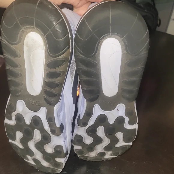 Nike Sneakers with Blue and Black Details - Picture 8 of 8